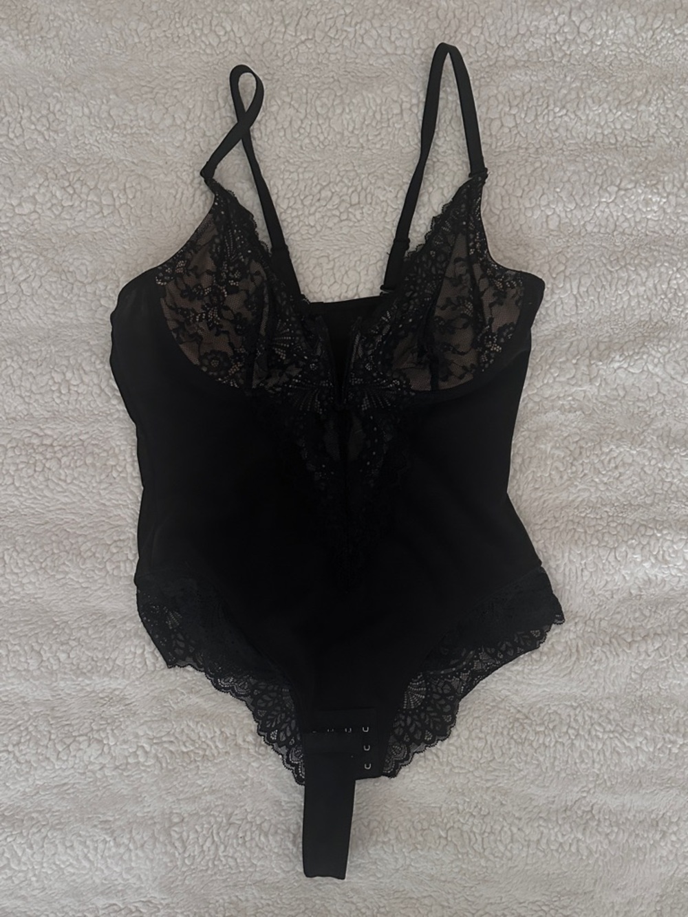 Popilush Black Lace Deep V-Neck Sculpting Thong Bodysuit. Size Medium